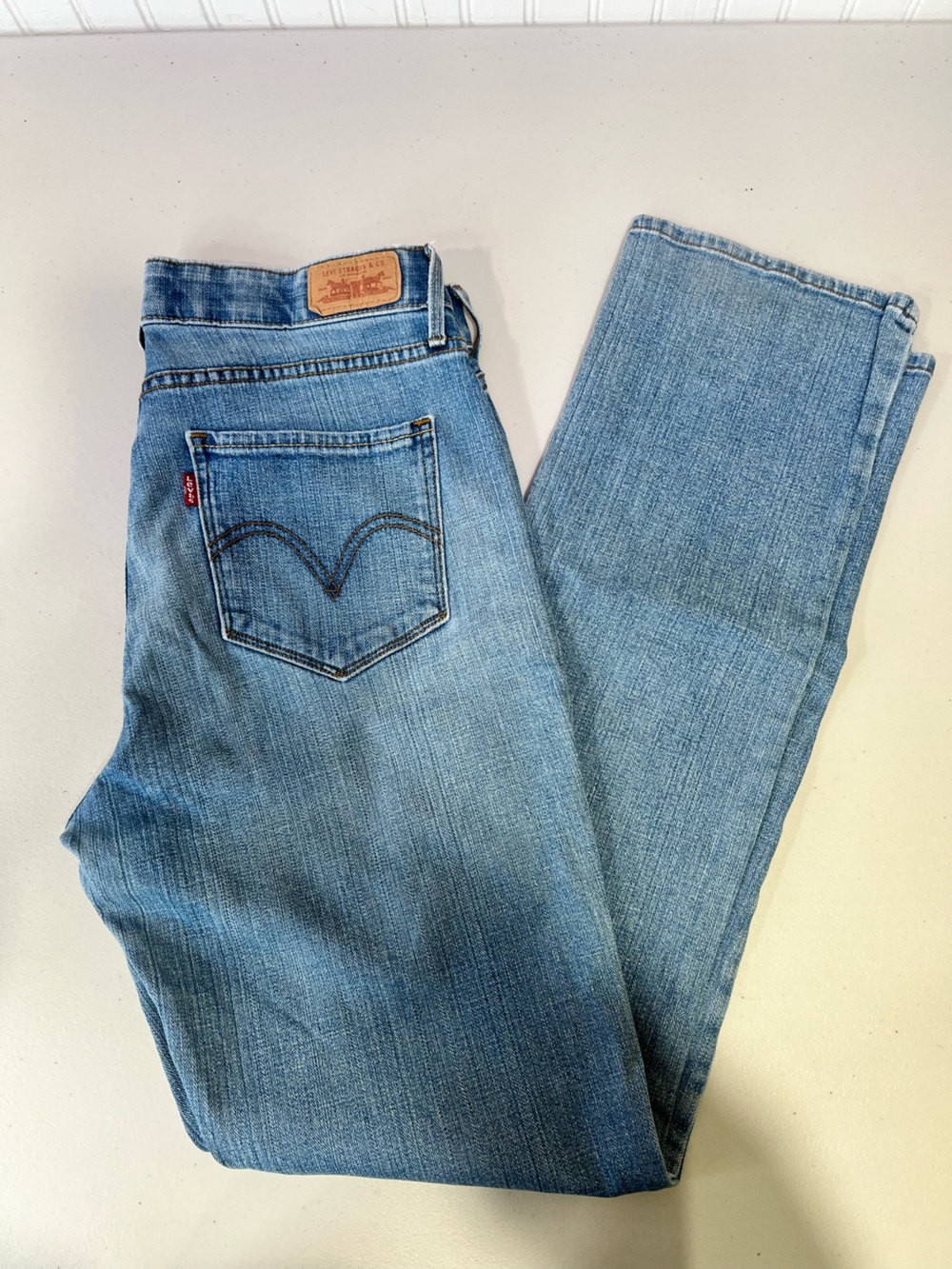 Levi's Light Blue Straight Jeans - Classic Denim